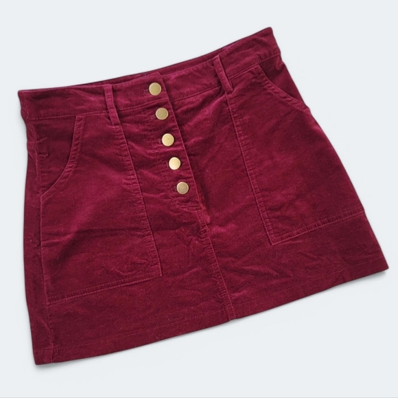 Forever 21 Burgundy Skirt with Gold Buttons Size Medium Mini Casual - Picture 12 of 12